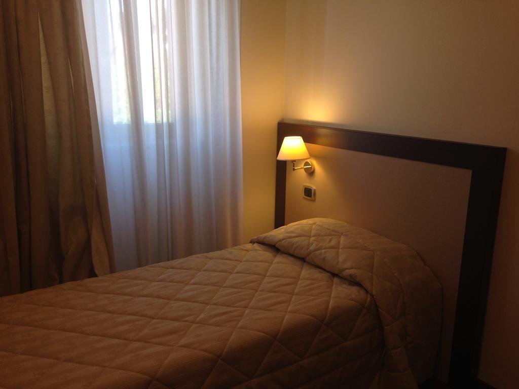 La Locanda Del Palatoraffinato Ciampino Ruang foto